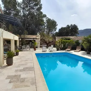 Les Arbousiers Piscine Et Hébergement de vacances